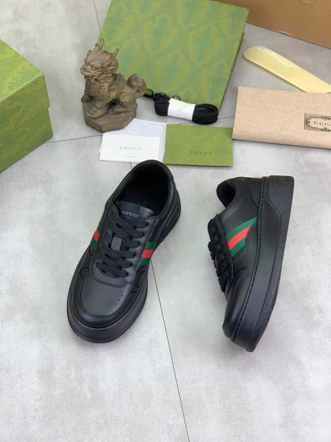 Men's shoes 💰P600 new GUCCI high version 🆕New series, 👫couple biscuit shoes, thick-soled sneakers, these are really comfortable, super light, comfortable and versatile, 👍a must-have item, this item is full of fun retro flavor. G’s new series continues to seek inspiration from daily life in other eras and incorporates the essence of current design to create refreshing designs. This sneaker is made of GG printed canvas and decorated with the classic double G monogram pattern, highlighting the profound connotation of the brand logo. GG printed embossed leather, glossy leather details, 5cm taller, instantly enhances your aura when worn! (With a complete set of packaging bags) Airplane box Size: 35-45